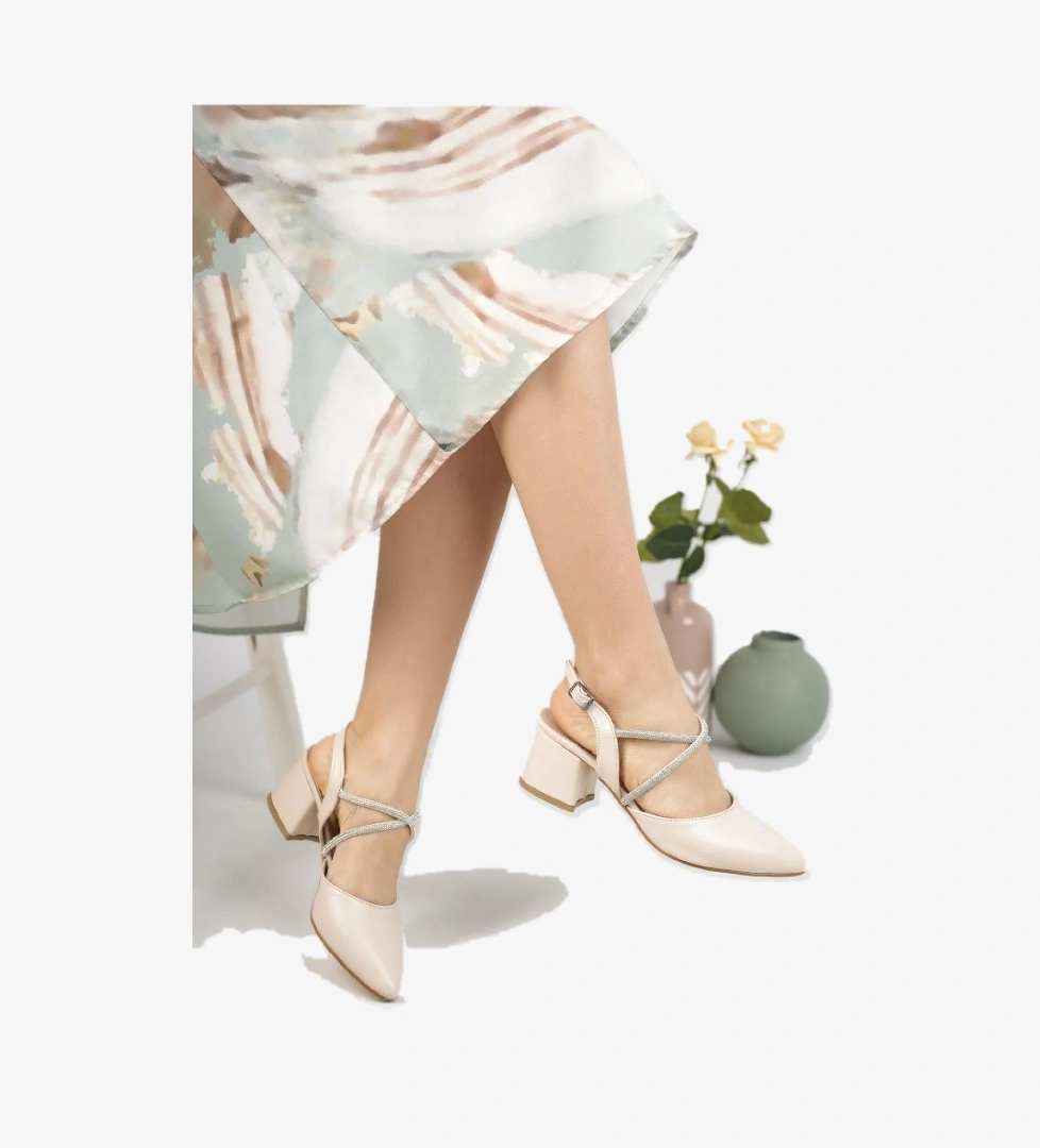 Çapraz Şerit Taş Detaylı Klasik Topuklu Kadın Ayakkabı