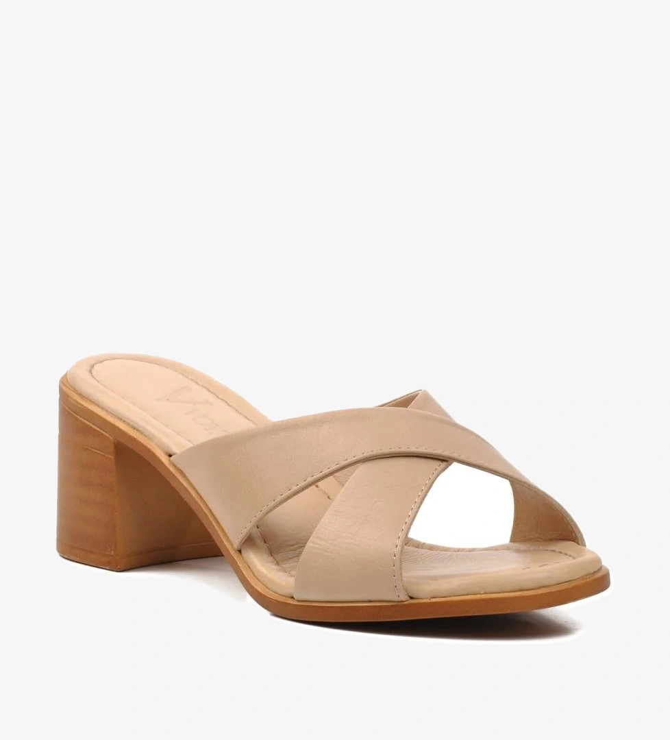 9749 Bej Hakiki Deri Kadın Topuklu Terlik