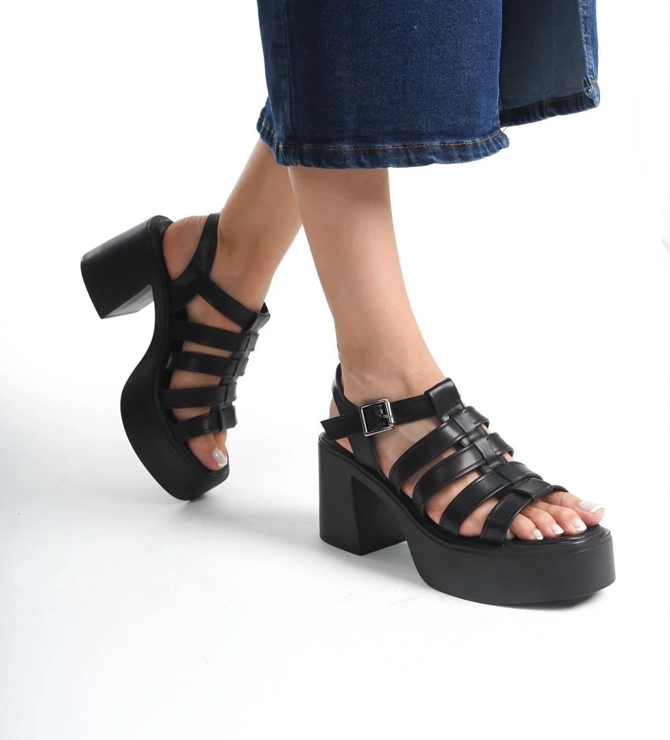 Modabuymuş Zercok Çok Bantlı Yüksek Sandalet Platform Topuklu Günlük Ayakkabı model görseli