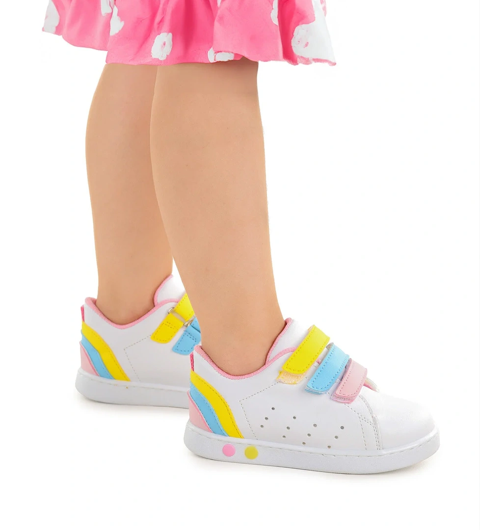 Kiko Kids Lunce Cırtlı Işıklı Kız Bebek Spor Ayakkabı Beyaz - model görseli