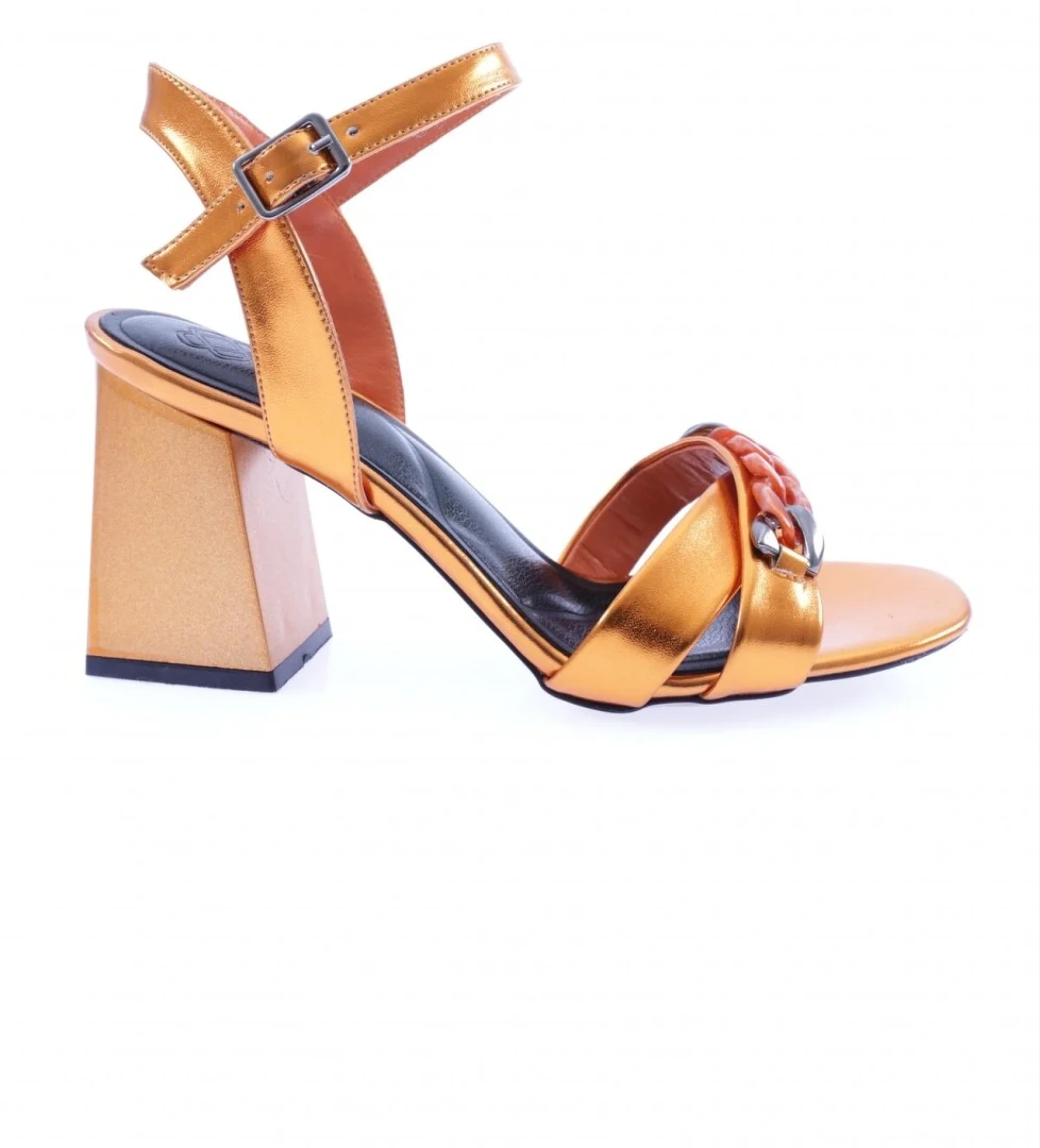 Dgn 847-23y Kadin Çapraz Bantli Burgu Aksesuarli Topuklu Sandalet model görseli