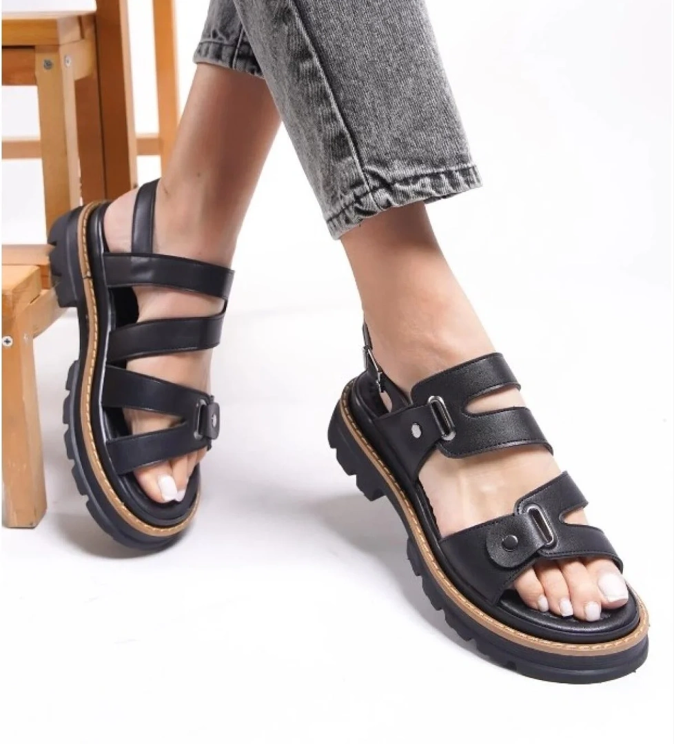 Kalın Taban Zımba Detaylı Kadın Sandalet