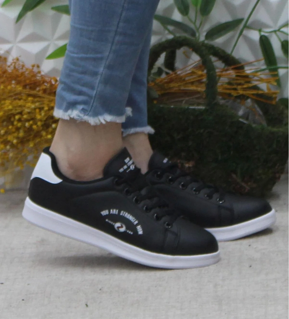 Fort Row Lena Siyah Beyaz Rahat Hafif Sneaker Kadın Spor Ayakkabı model görseli