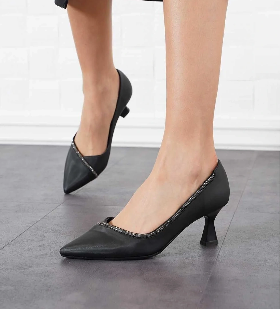 Şerit Taşlı Kadın 7 cm Stiletto Saten Kumaş Ayakkabı - Görsel 1
