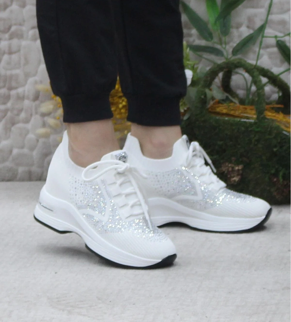 Fort Guja 24K304 Beyaz Taş Detaylı Kalın Taban Sneaker Kadın Ayakkabı model görseli