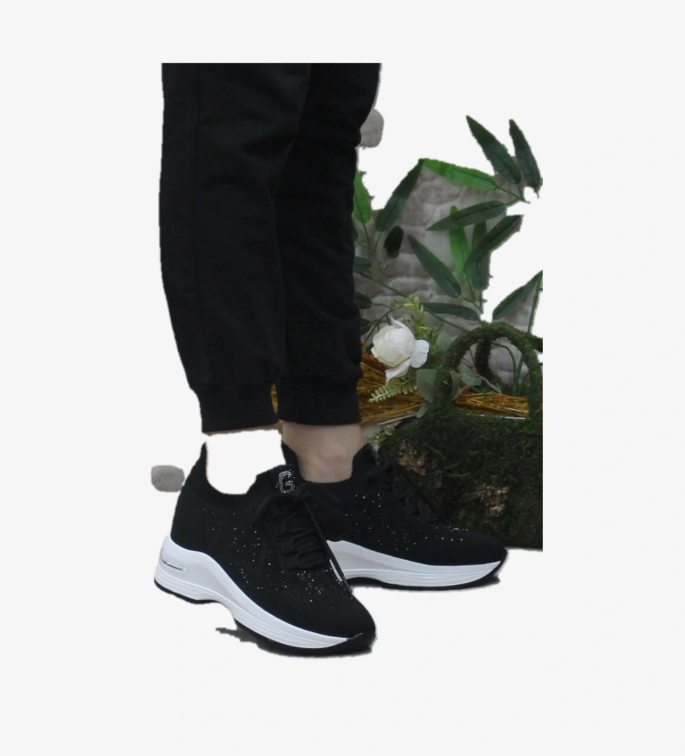 Fort Guja 24K304 Siyah Taş Detaylı Kalın Taban Sneaker Kadın Ayakkabı model görseli