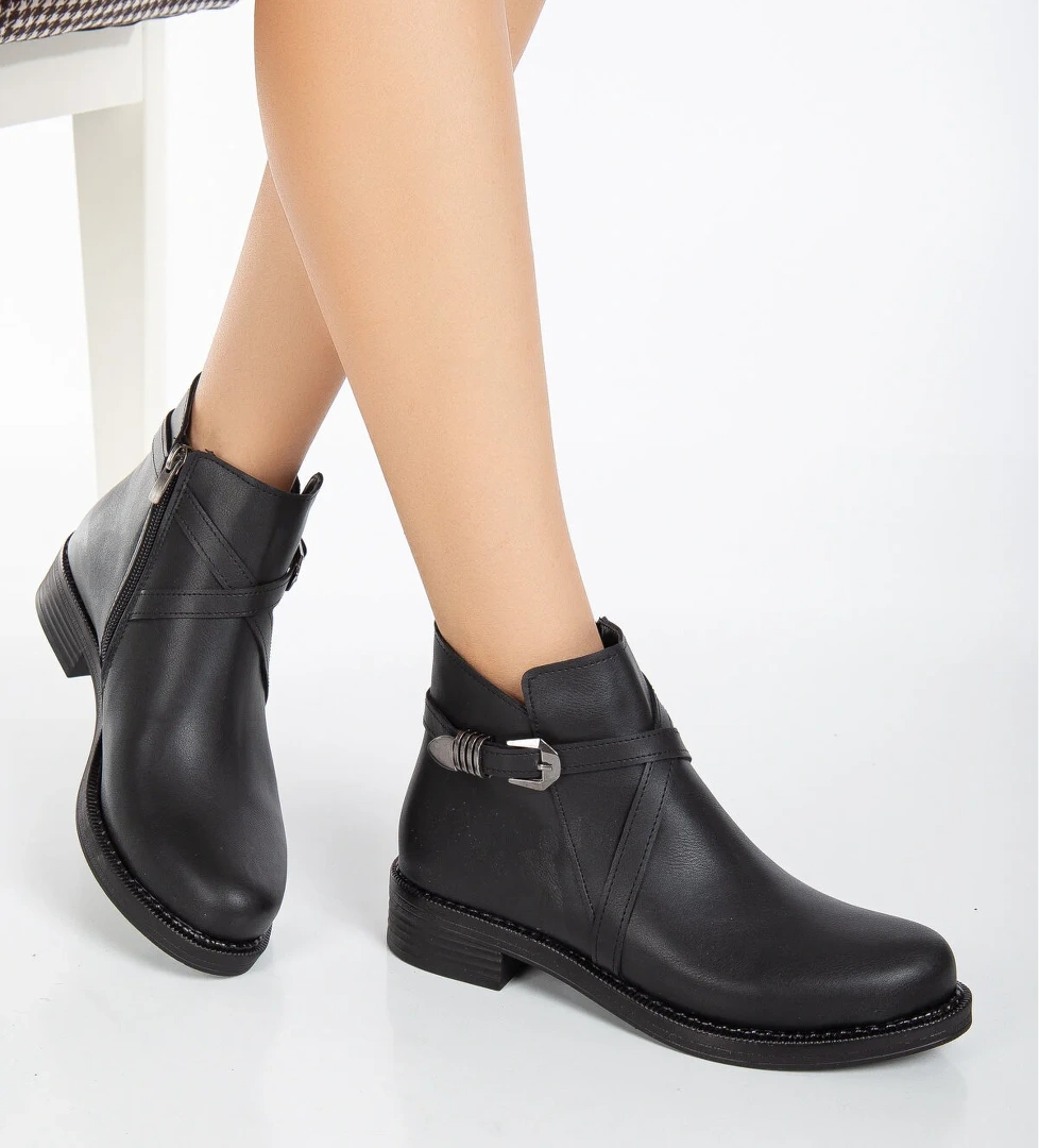 Kadın Siyah Cilt Termo Taban Çapraz Bantlı Tokalı Fermuarlı Kısa Topuklu Bot
