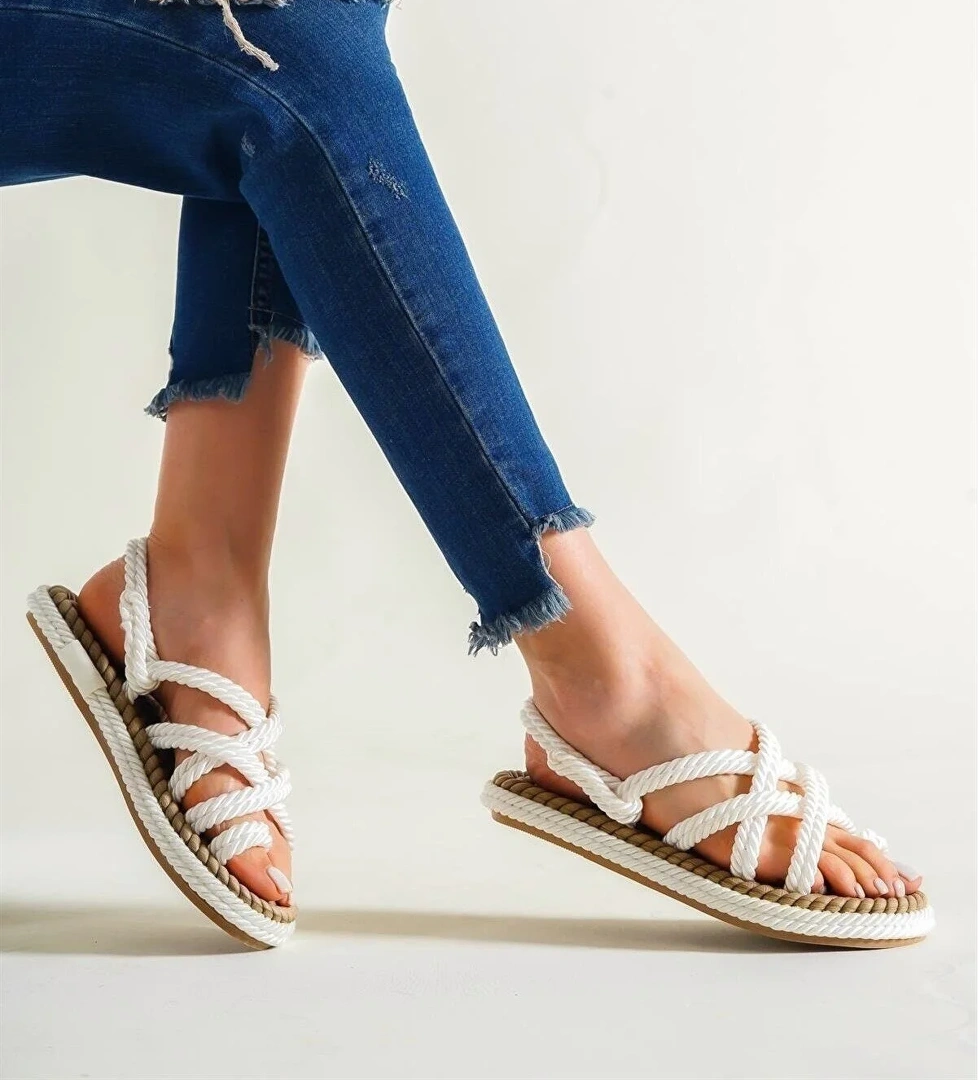 Hapshoe Kids Artico Azuras Beyaz Çapraz Bantlı Halat Sandalet model görseli