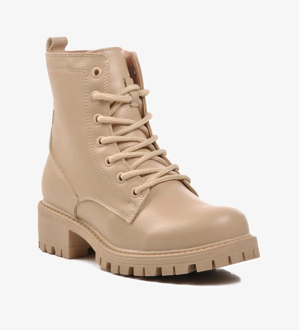 23008 Bej İçi Kürklü Kadın Bot