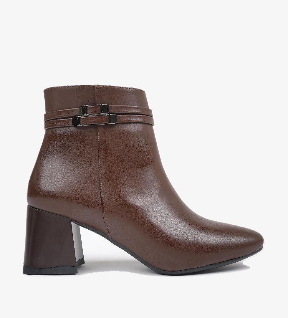 Muggo Muggo Kahverengi CHİLOE Garantili Kemer Detaylı Fermuarlı Kadın Klasik Topuklu Bot | Flo Kahverengi - 1. görsel
