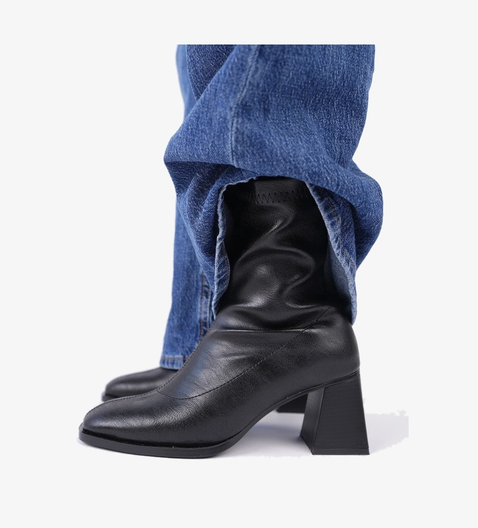 STORM Garantili Küt Burun Arkadan Fermuarlı Kadın Topuklu Bot - Görsel 1