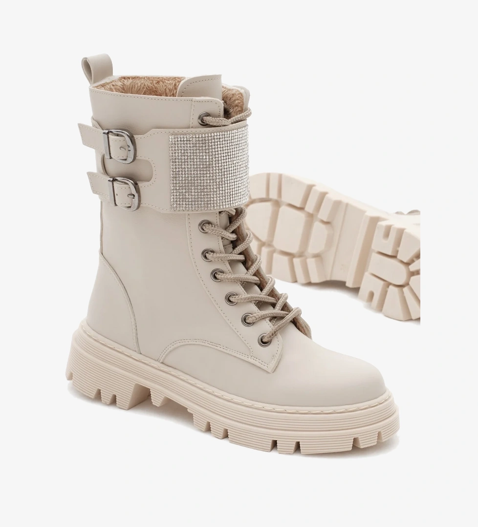 Kadın Bej Cilt Termo Taban Yanı Çift Tokalı Taşlı Cırtlı Bağcıklı ve Fermuarlı Bot