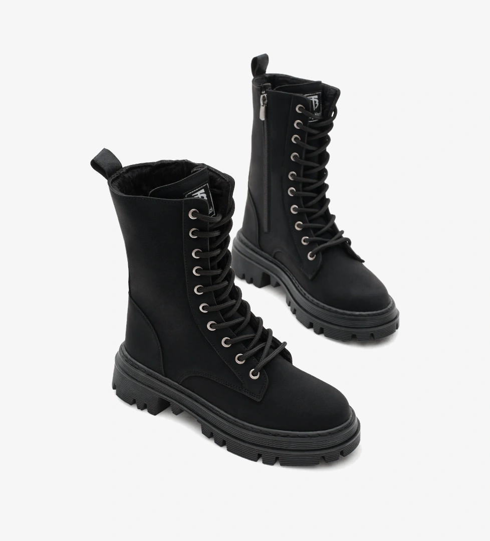 Tonny Black Kadın Siyah Mat Termo Taban Yanı Çift Tokalı Bağcıklı Ve Fermuarlı Bot model görseli