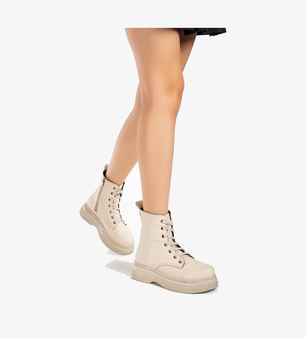 Tonny Black Kadın Bej Cilt Kalın Termo Taban Bağcklı ve Fermuarlı Bot model görseli