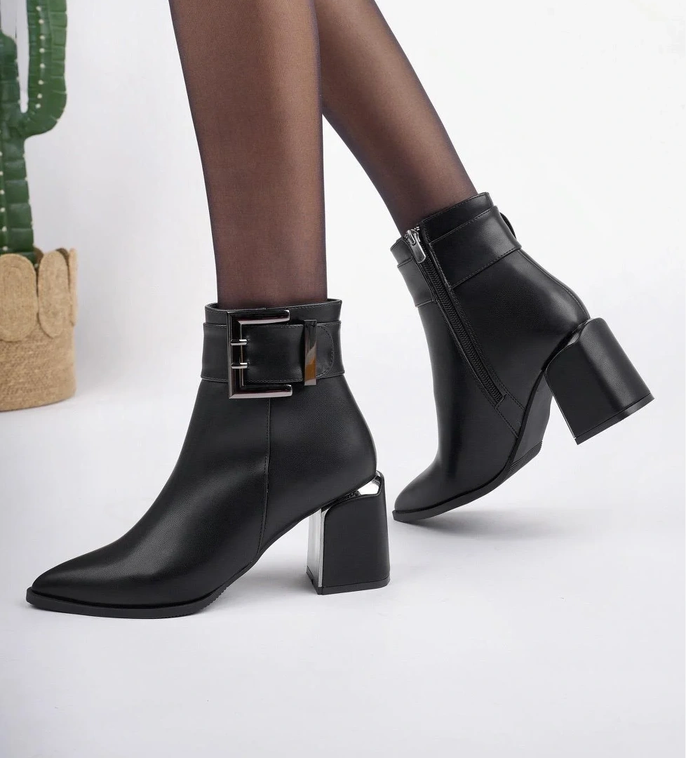 CHİLY Garantili Kemer ve Toka Detaylı Kalın Topuklu Kadın Bot