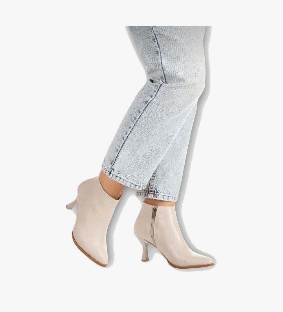 Topuklu Fermuarlı Kadın Bot (8 Cm) BEJ