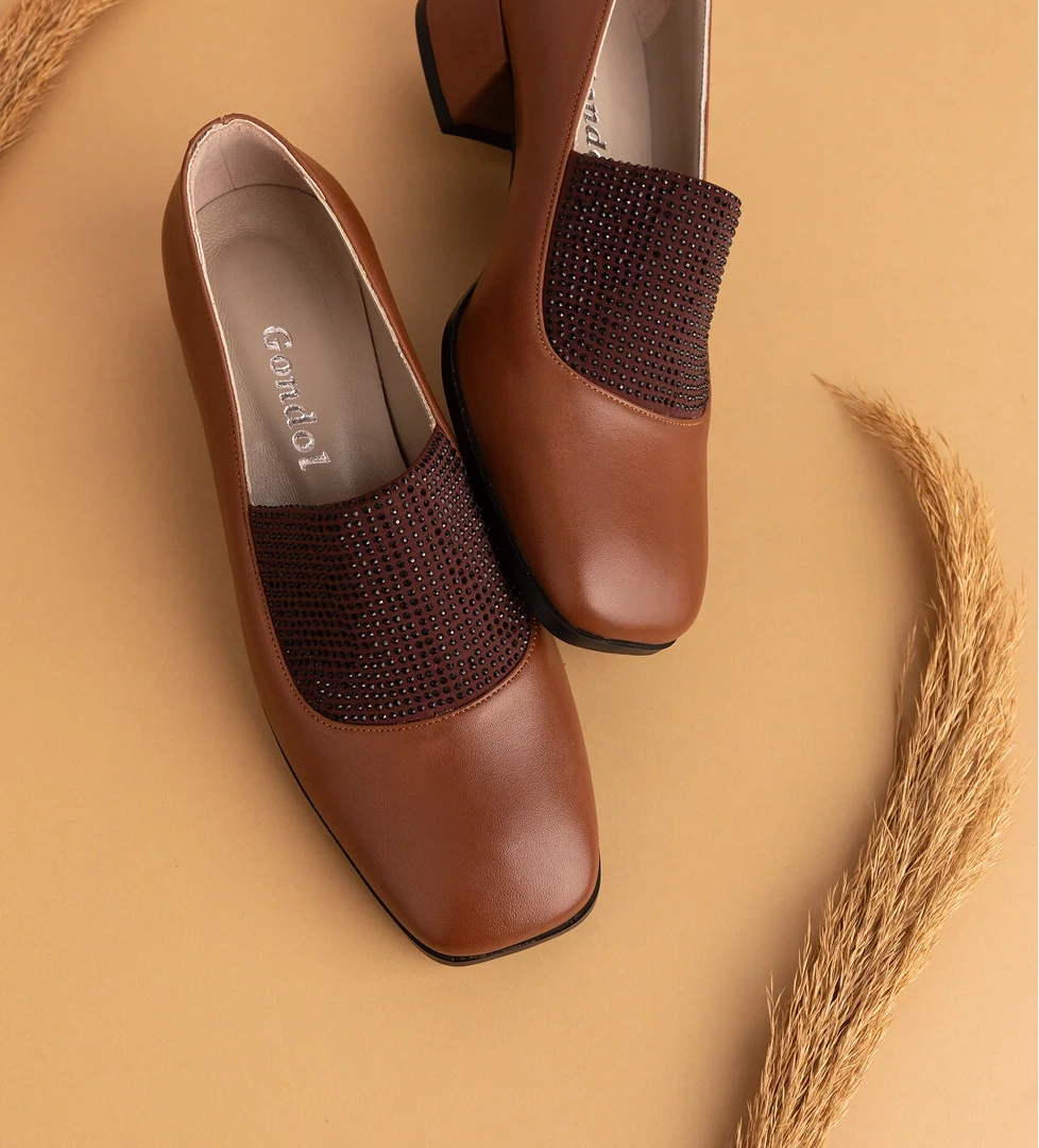 Gondol Hakiki Deri Kısa Topuklu Taş Detaylı Topuklu Ayakkabı vdt.142