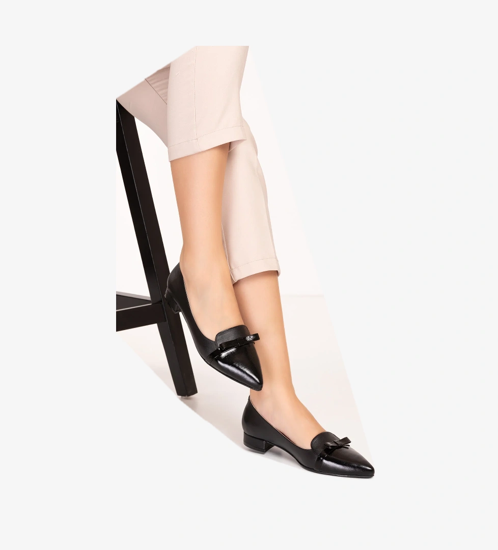 Gondol Kundura Gondol Hakiki Deri Fiyonk Detaylı Kısa Topuklu Ayakkabı Ast.8429 model görseli