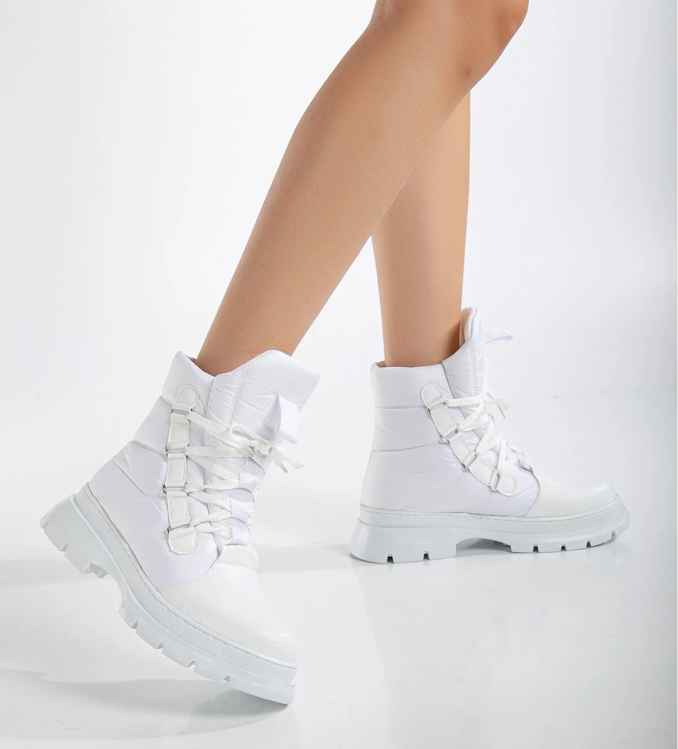 Kadın Beyaz Kalın Termo Taban Bağcıklı Kar Botu