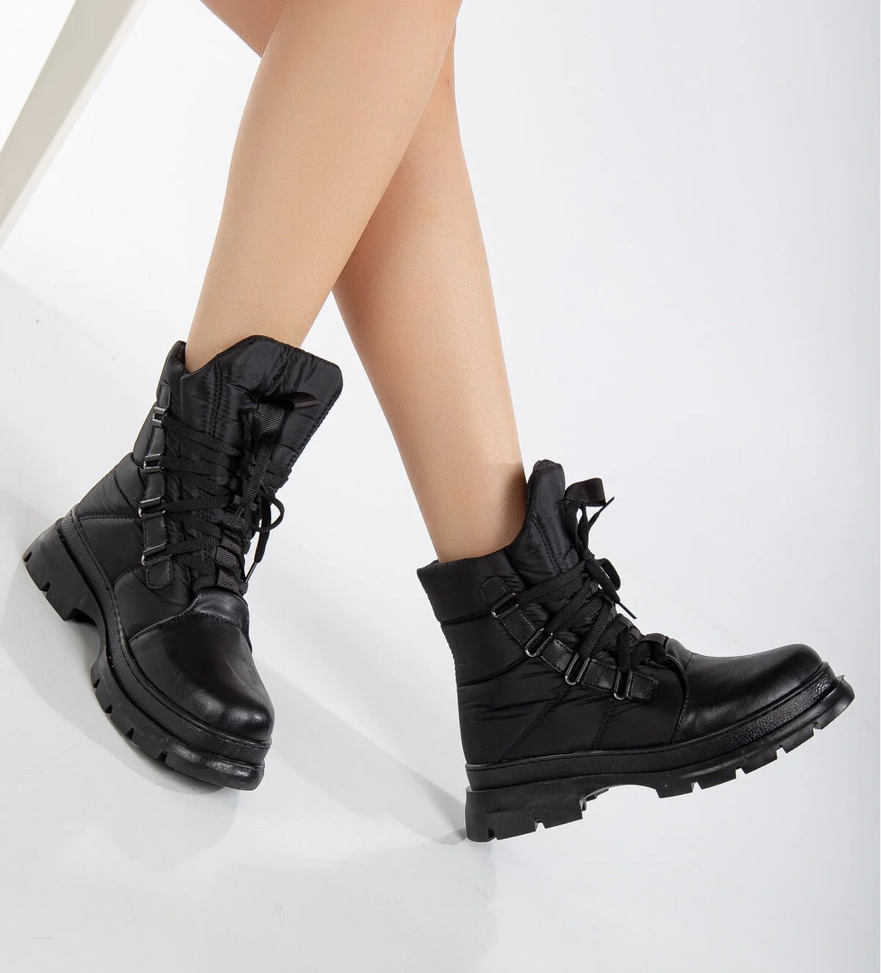 Kadın Siyah Kalın Termo Taban Bağcıklı Kar Botu