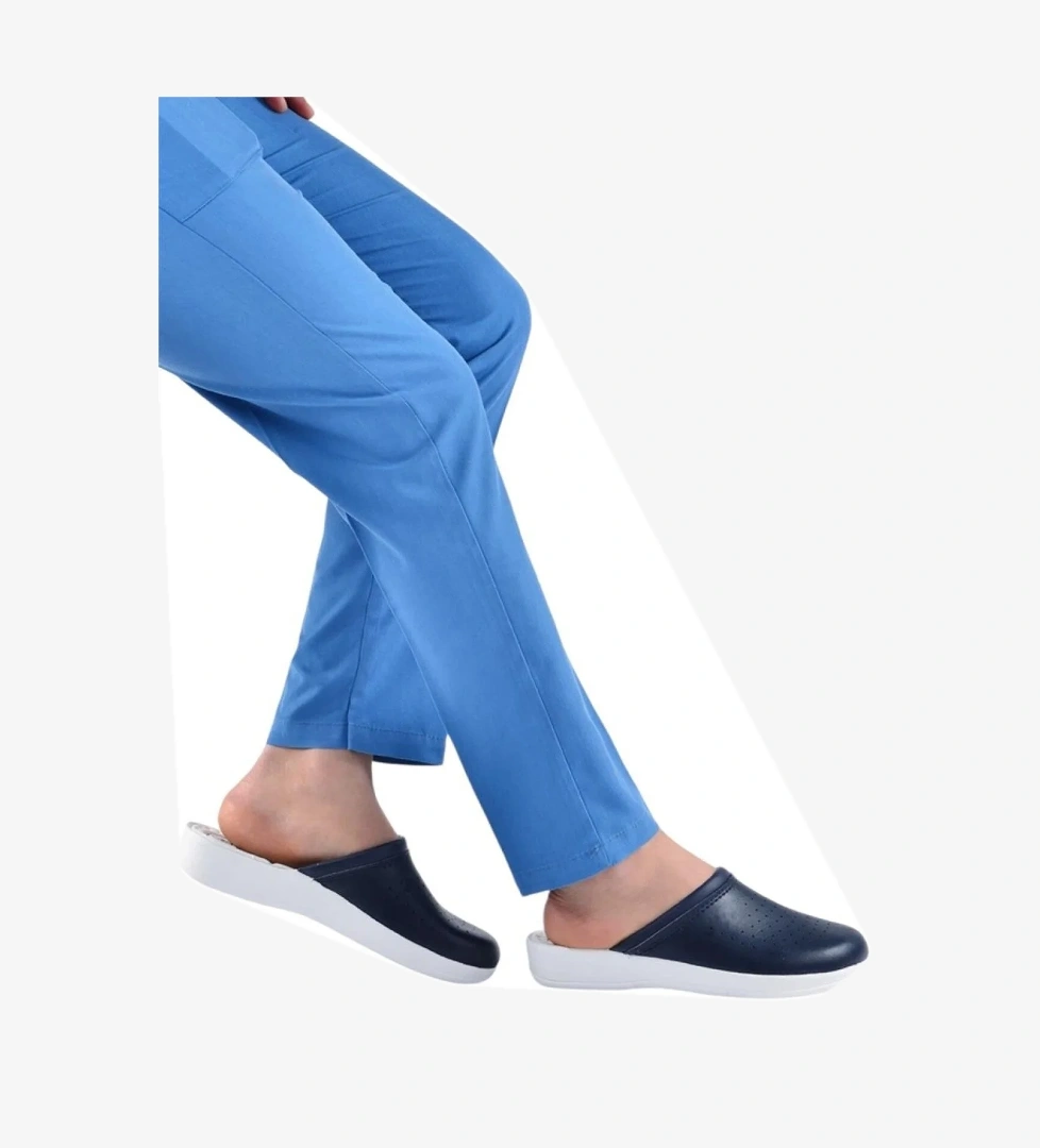 Liger Unisex Sabo Hastane Aşçı Temizlik İş Terliği Beyaz Laci̇vert model görseli