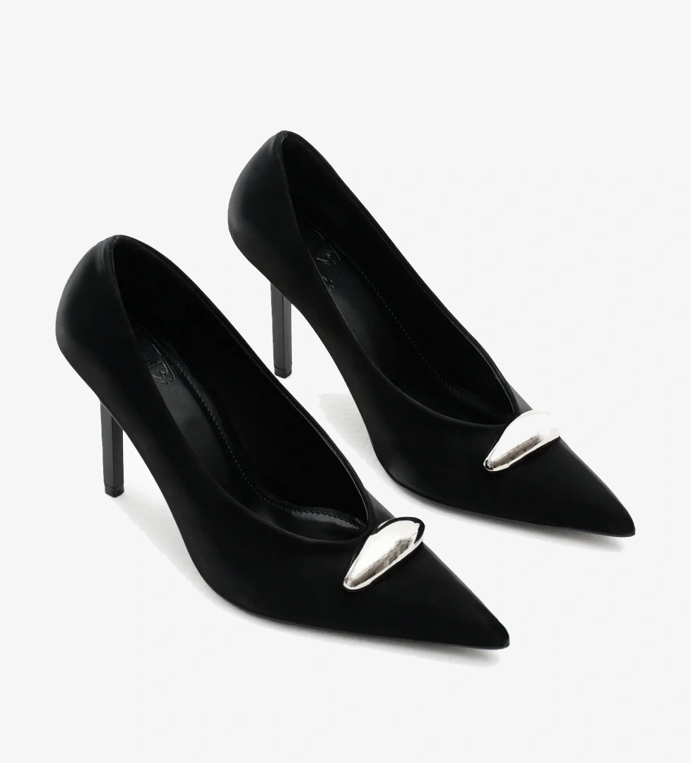 Kadın Siyah Neolit Taban Önü Toka Detaylı Sivri Burunlu Yüksek Topuklu Ayakkabı