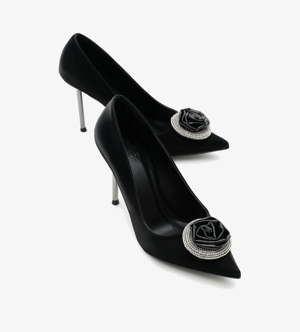 Kadın Siyah Neolit Taban Önü Gül Desenli Taşlı Sivri Burunlu Yüksek Topuklu Ayakkabı