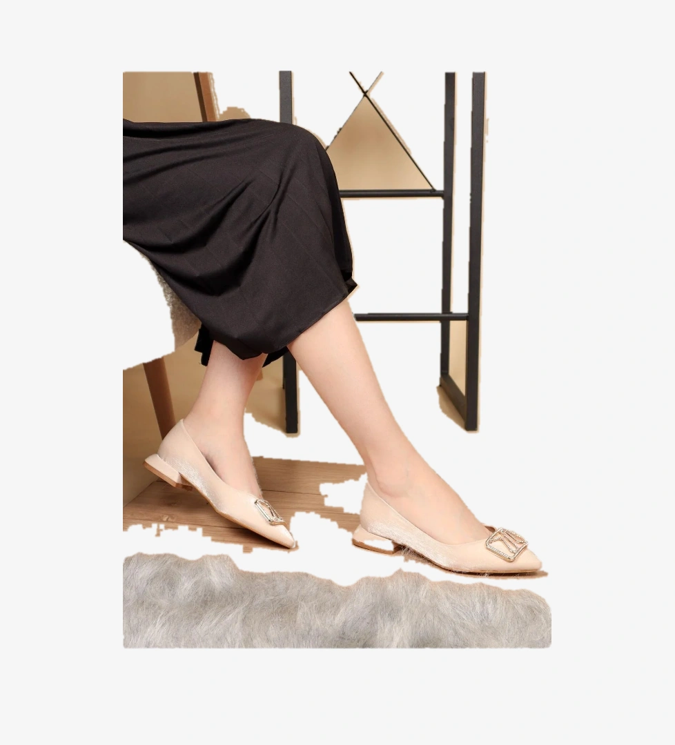 Feles Toka Detaylı Saten Kadın Babet model görseli