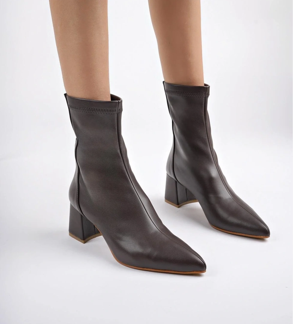 Muggo Muggo Kahverengi DARJA Garantili Sivri Burun Arkadan Fermuarlı Kadın Topuklu Bot | Flo Kahverengi - 1. görsel