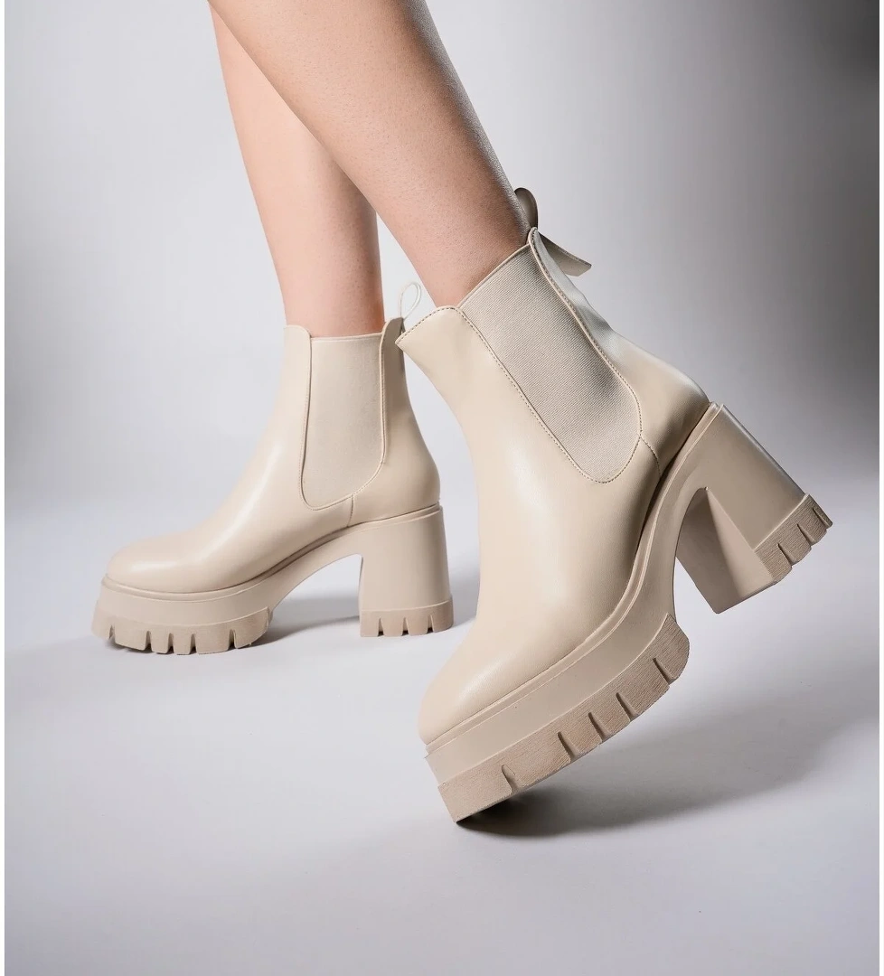 Feles Yüksek Kalın Taban 9 cm Lastikli Kadın Bot model görseli