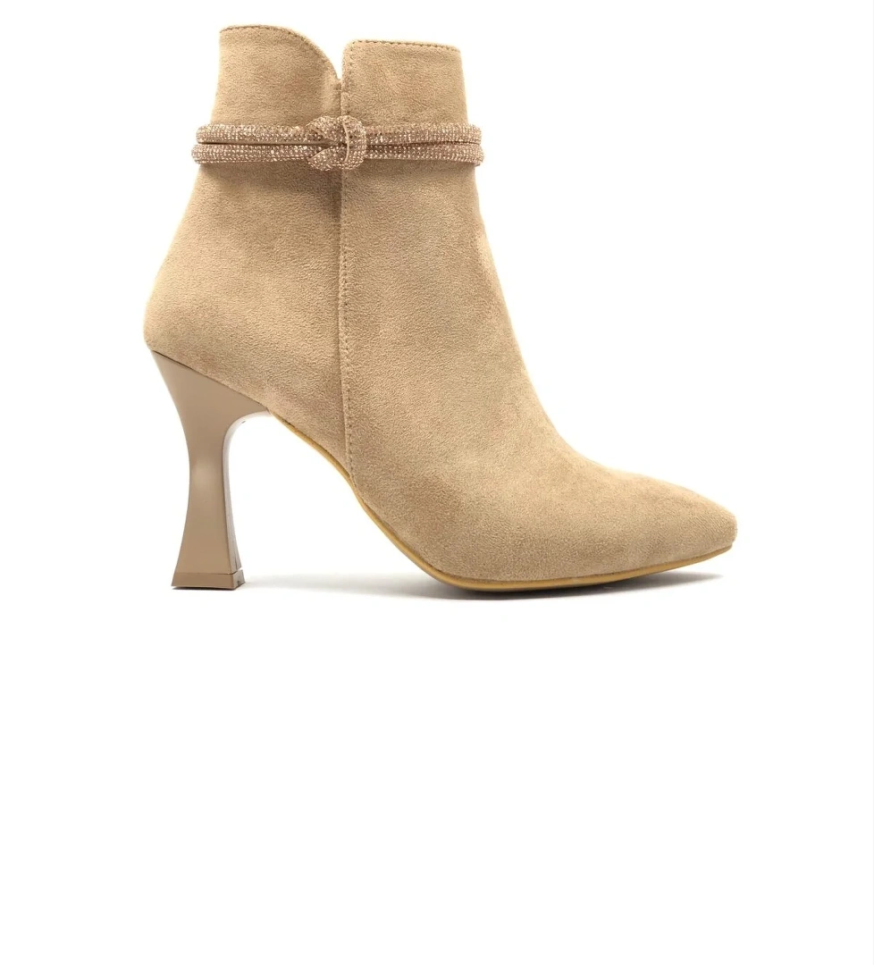 Düğüm Taş Detaylı Kadeh Topuk Kadın Bot