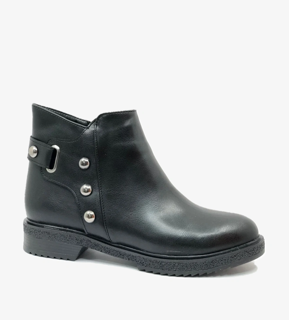 Mehtap Zımba Detaylı Düz Kaymaz Taban Kadın Bot model görseli