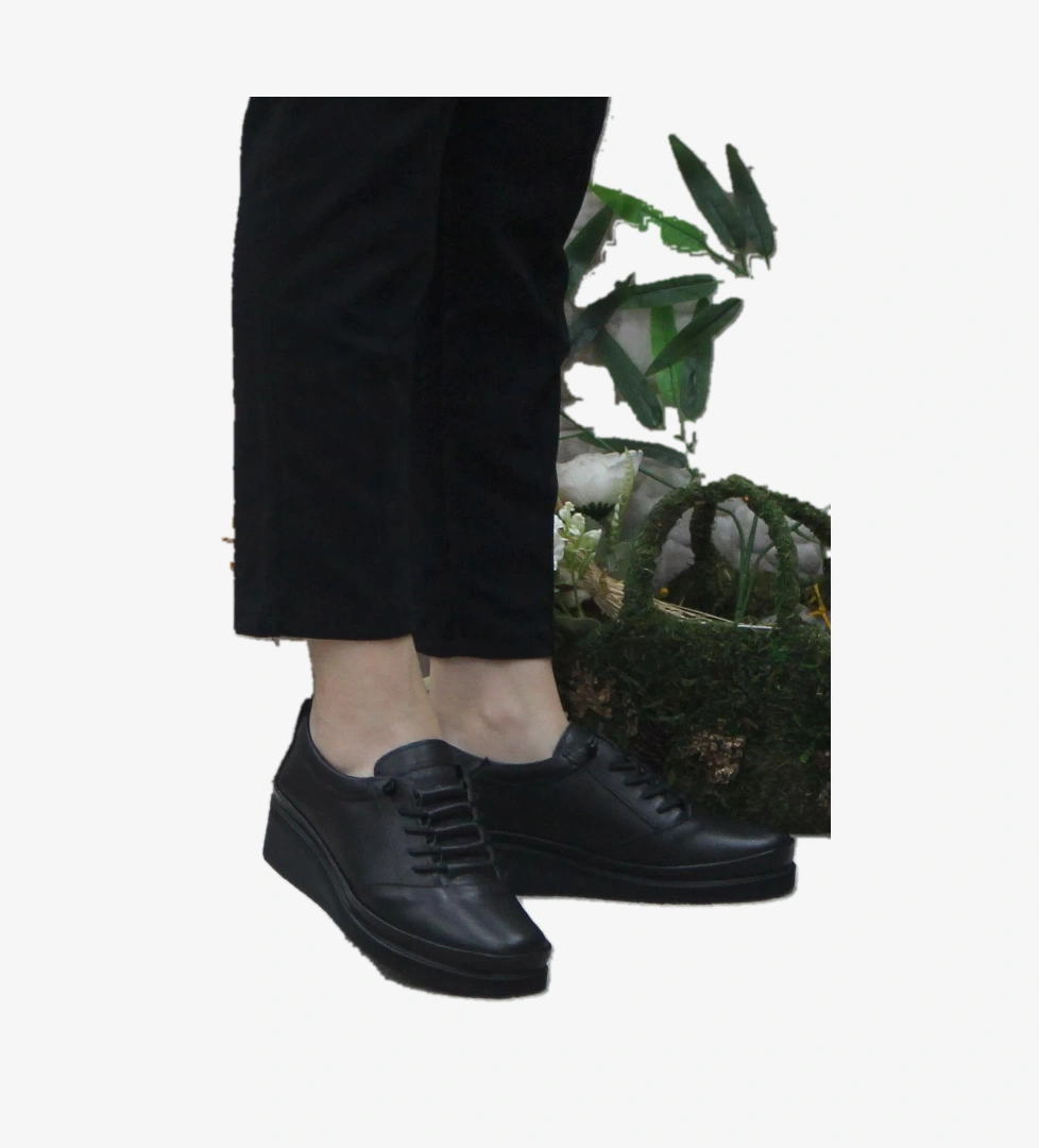 Mehmet Mete 4299 Siyah Hakiki Deri Lastik Bağçıklı Yumuşak Kadın Ayakkabı model görseli