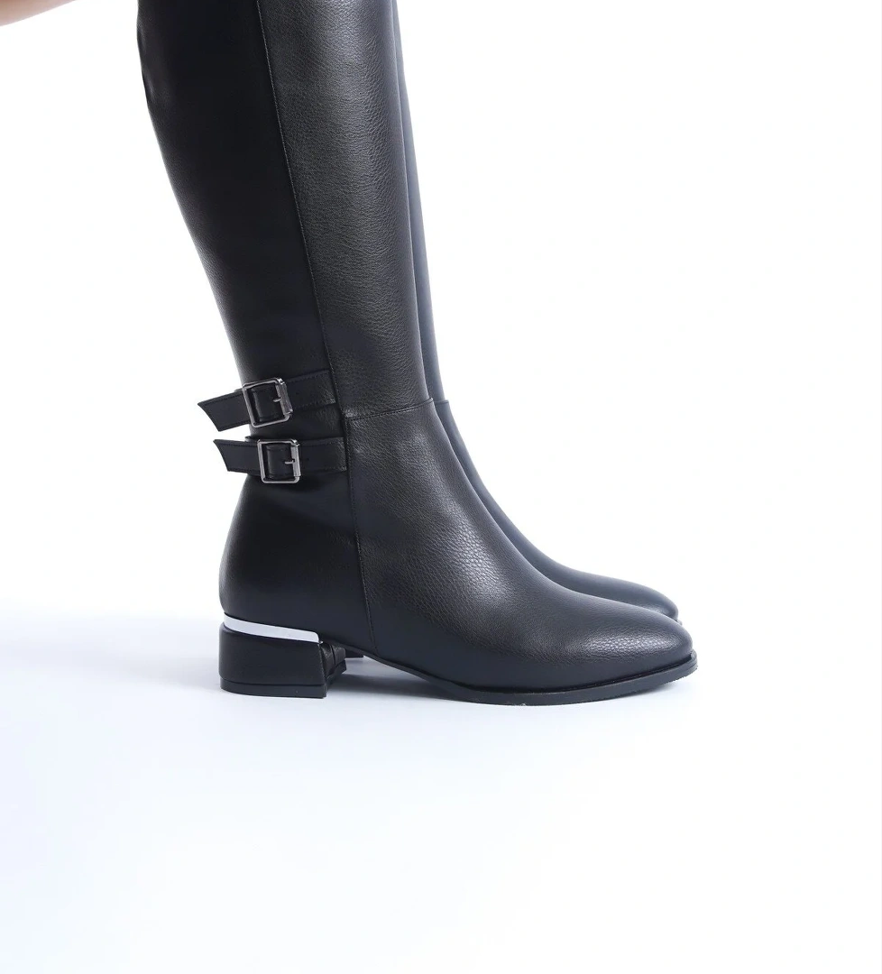 Modabuymuş Caltas Siyah Kısa Kalın Topuklu Tokalı Kadın Çizme model görseli