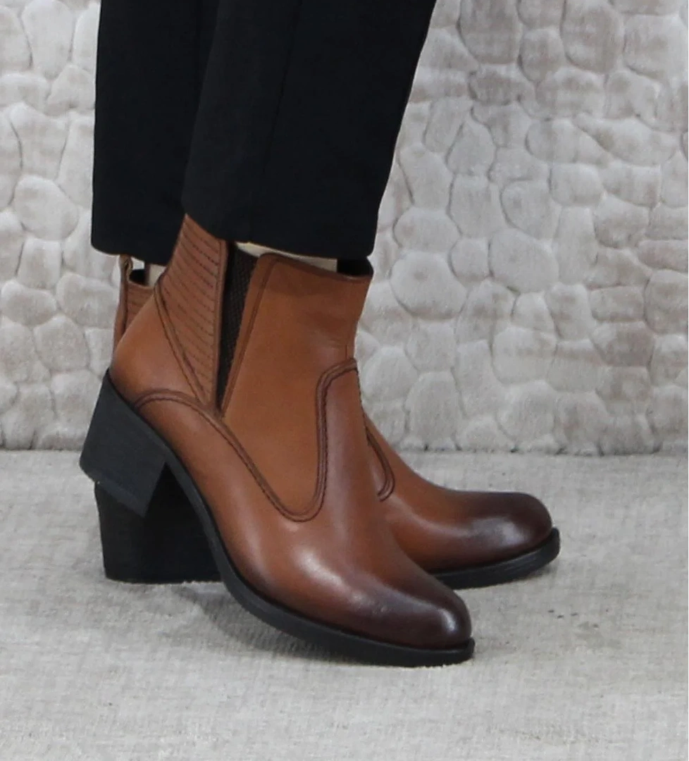 Mehmet Mete 42835 Taba Orijinal Hakiki Deri Sıcak Astar Kaymaz Taban Kadın Bot model görseli