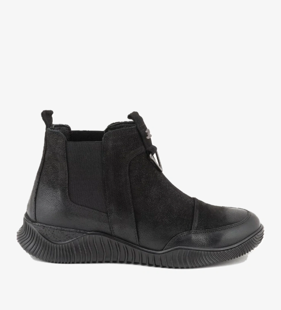 Venüs Digi Hakiki Deri Düz Kaymaz Taban Ortopedik Kadın Bot model görseli