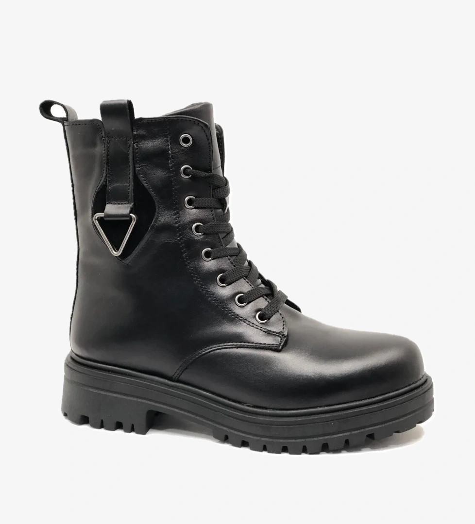 Ayakdaş 2227 Hakiki Deri Tokalı Kısa Kadın Postal Bot model görseli