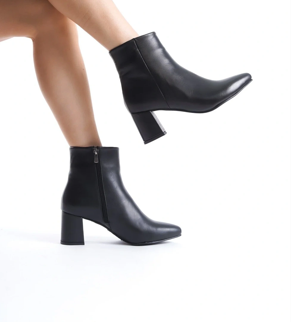 Modabuymuş Aylan Hakiki Deri Siyah Kalın Topuklu Sivri Burun Bot model görseli