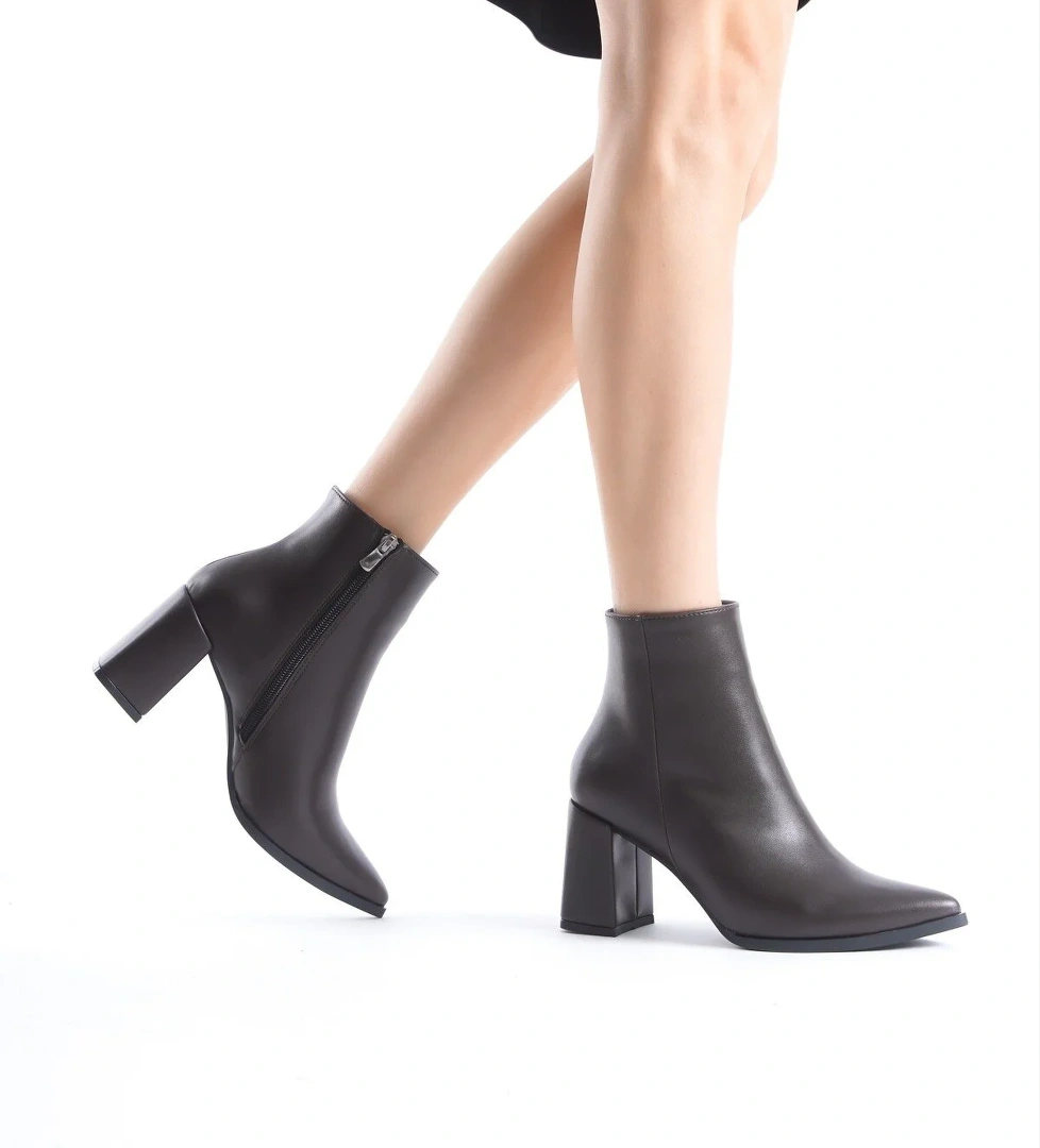 Kairobi Acı Kahve Rengi Kalın Topuk Sivri Burun Kadın Bot