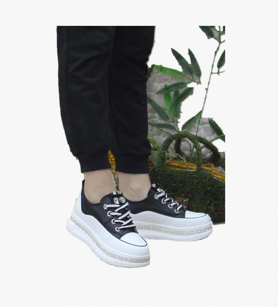 Fort Guja 24K308-1 Siyah Taş Detaylı Kalın Taban Casual Kadın Ayakkabı model görseli