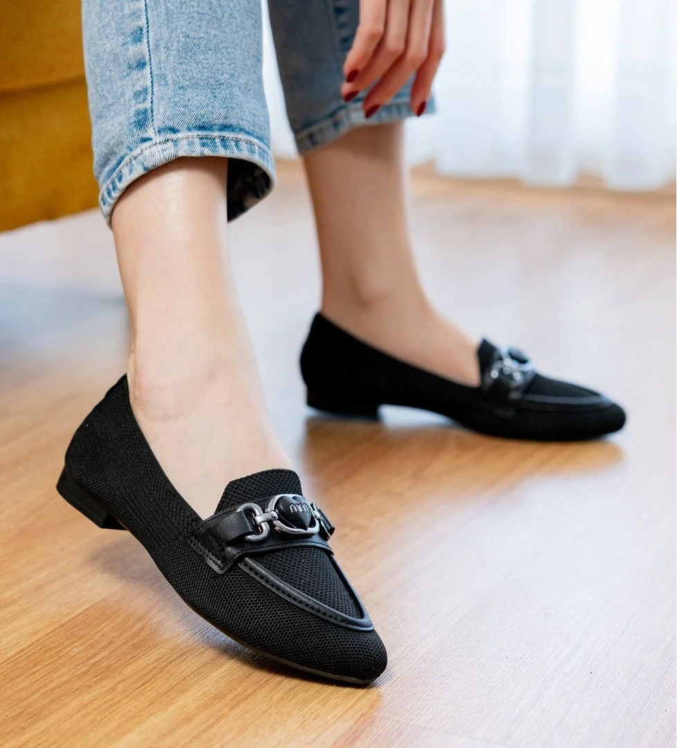 Miu Siyah Toka Detaylı ( 1 cm Topuklu ) Sivri Burun Babet - Görsel 1