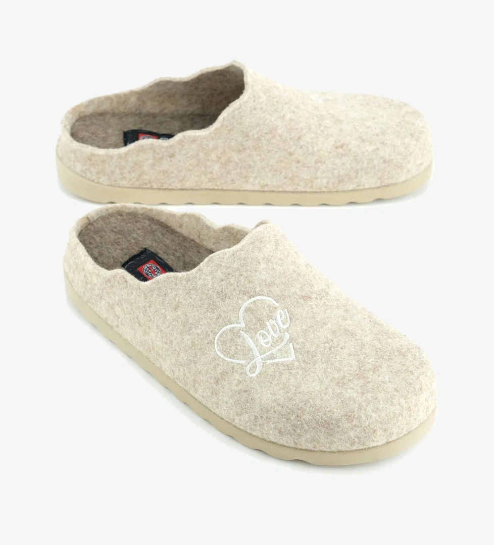 Gezer Gezer Bej Kadın Kışlık Nakışlı Kalpli Tasarım Rahat Taban Ev Bahçe Terlik Flo'da! Bej - 1. görsel