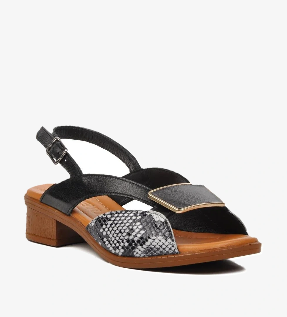 24026020Y Siyah Hakiki Deri Kadın Sandalet