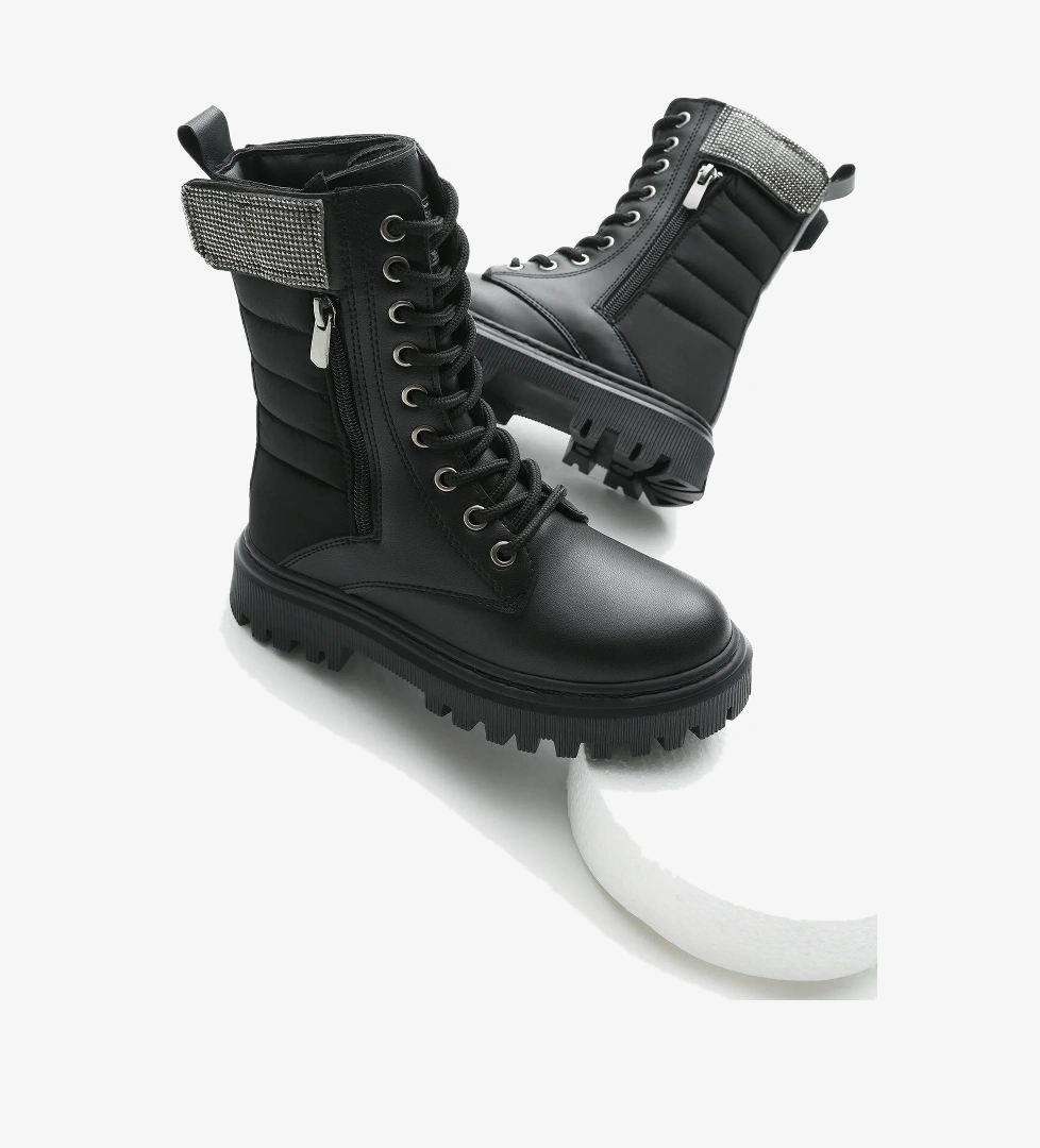 Kız Çocuk Siyah Cilt Termo Taban Taş Detaylı Fermuarlı ve Bağcıklı Cırtlı Bot