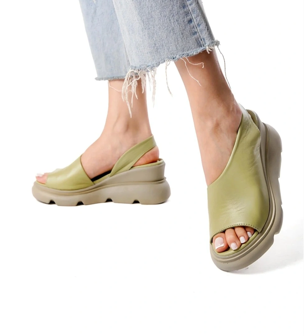 Ayakkabı Fuarı Elit Lyna Kadın Hakiki Deri Dolgu Topuk Sandalet Gri Yeşil model görseli