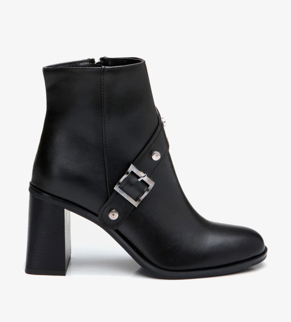 Hotiç Kadın Siyah Tokalı Topuklu Bot model görseli