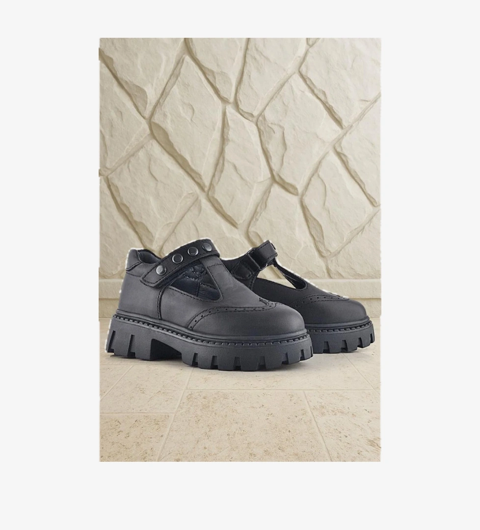 Hakiki Deri Siyah Cırtlı Metal Detaylı Kız Çocuk Günlük Ayakkabı - Görsel 1