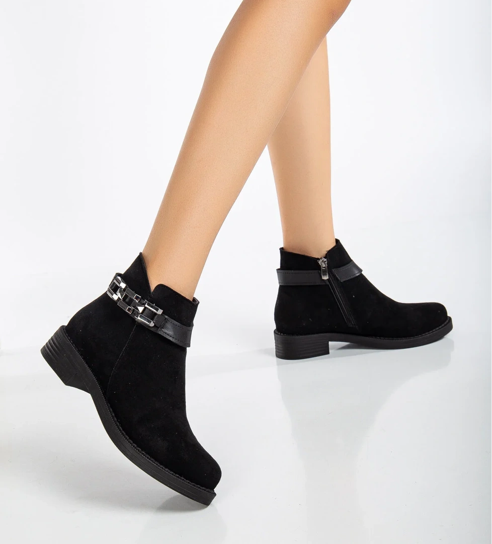 Kadın Siyah Süet Termo Taban Zincir Detaylı Fermuarlı Kısa Topuklu Bot