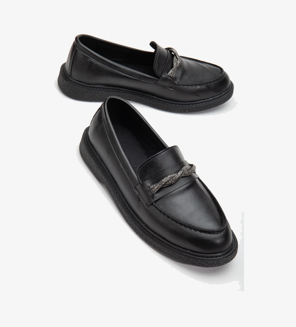 Kadın Siyah Cilt Rahat Kalıp Önü Sarmal Taşlı Günlük Loafer