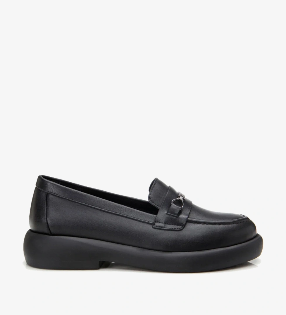 Hotiç Kadın Deri Siyah Tokalı Şık Klasik Loafer model görseli